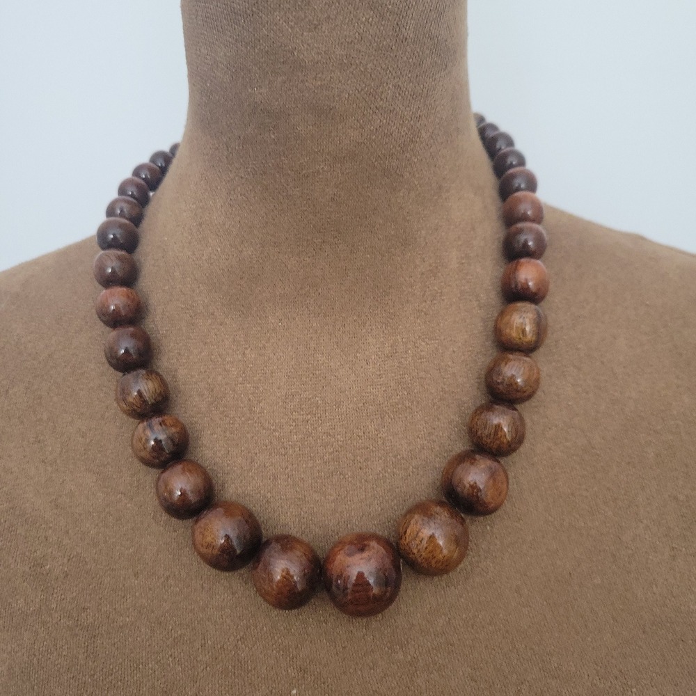 Vintage Brown Wood Graduated Bead Necklace 18 Inch Size Medium Cottagecore